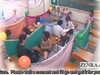 Untertitelt japan schülerinnen klassenzimmer masturbation cafe