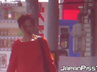 Japoniškas moterys expose pussies o šlapinimasis į viešumas. | xhamster