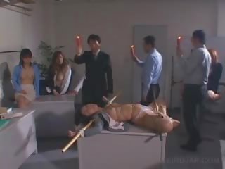 Японець брудна фільм раб покарана з великий віск dripped на її тіло