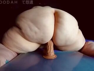 Superb lemak bokong seductress white&sol;bbc phallus nunggang