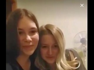 [periscope] ukrajinský dospívající holky praxe caressing