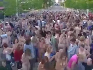 5000 telanjang orang-orang