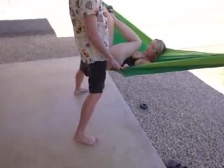 Jāšanās uz a hammock ārpuses