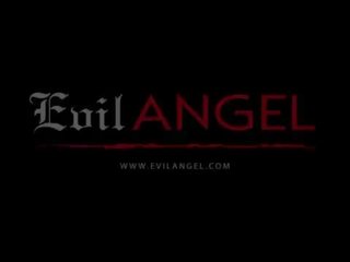 Evilangel τσαπατσούλης καβλί μοιρασιά και κώλος γαμήσι