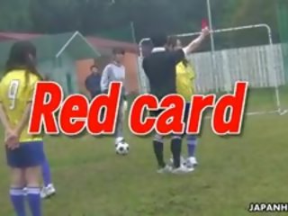 Provocatorio piccolo calcio maga è in attesa a ricevere suo