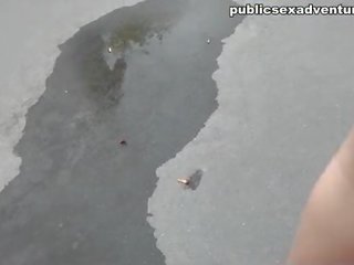 Cock-hungry bruneta v veřejné xxx video