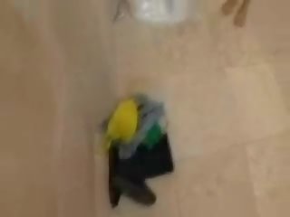 Aficionado latina follada en baño