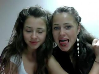Aanlokkelijk video- pools tieners tweelingen (dziewczynka17 op de showup)