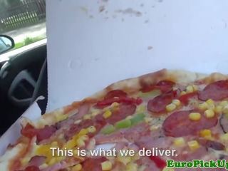 Euro pulled pizza divinity krijgt haar slice gevuld