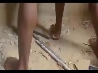 Afrikaans nigerian getto jongens gangbang een maagd / deel een