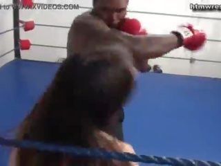 Negru bărbat box beast vs micuta alb gagica ryona