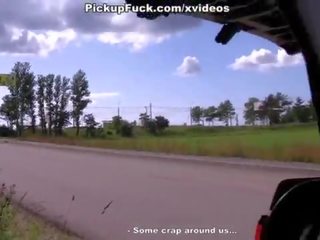 Teenager sucks in the car on the roadside